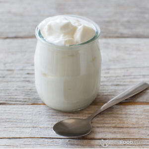 добавить йогурт