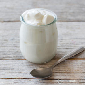 добавить йогурт