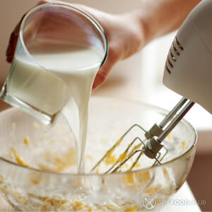 Добавить молоко