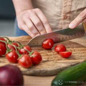 Нарезать помидоры