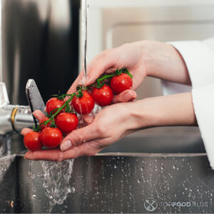 Помыть помидоры