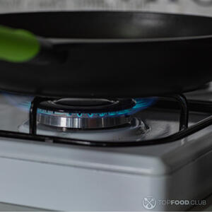 Разогреть сковороду