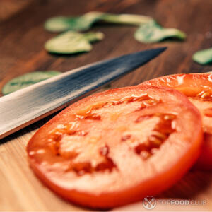 Нарезать помидор