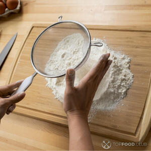 Просеять муку