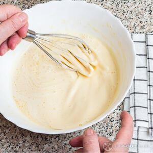 Перемешать тесто