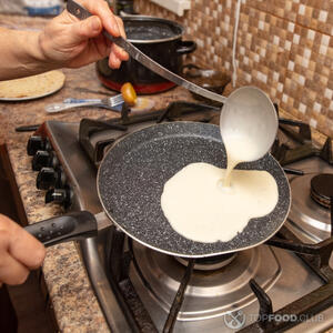 Налить тесто