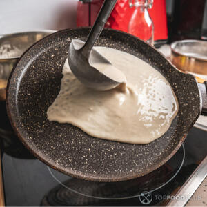 Налить тесто