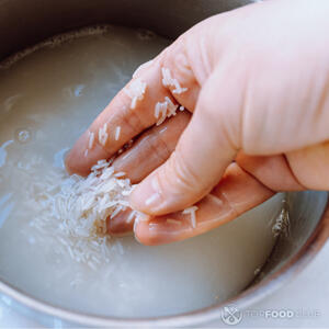 Промыть рис