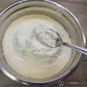 Добавить муку