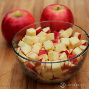 Нарезать яблоки