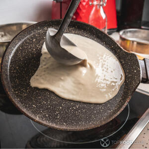 Налить тесто