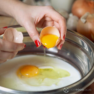 Добавить яйца