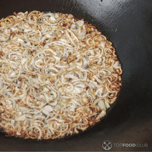 Обжарить лук