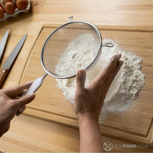 Просеять муку