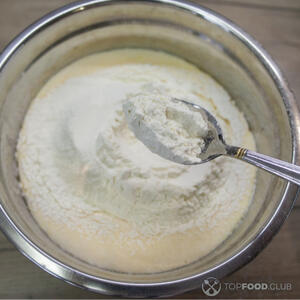 Добавить муку