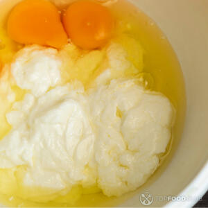 Добавить сметану