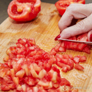 Нарезать помидор