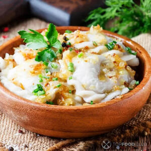 Достаём вареники.