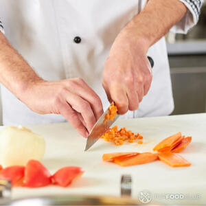 Нарезать морковь