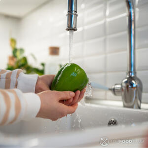 Помыть перец