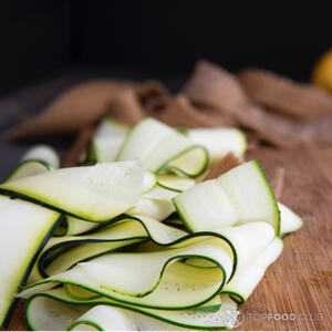 нарежьте цукини