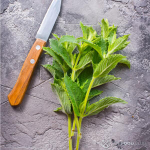 резать мяту