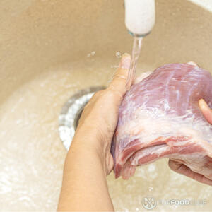 Промыть свинину