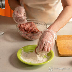 обвалять в муке