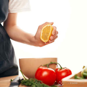 Выдавить лимон