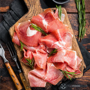 Нарезать прошутто