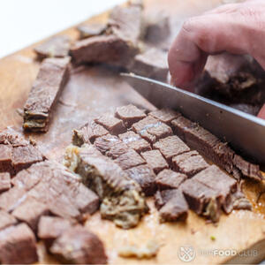 Нарезать говядину