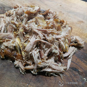 Измельчить свинину