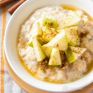 Овсяная каша с яблоком