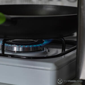 Разогреть сковороду