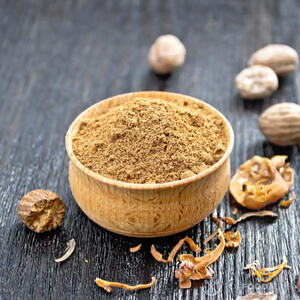 Добавить мускатный орех