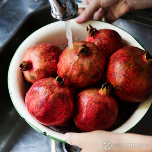 Помыть гранат