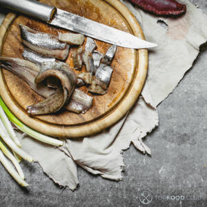 Нарезать селедку