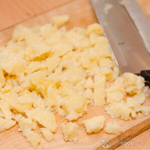 Нарезать картофель