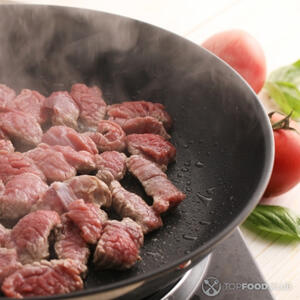 Обжарить говядину