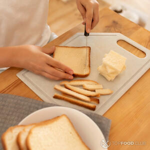 Отрезать корочки