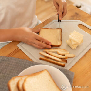 Обрезать корочки