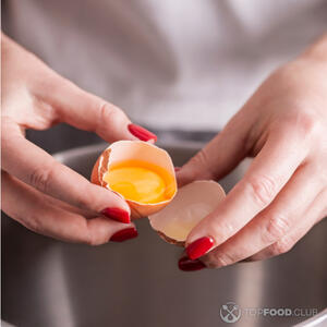 Добавить яйцо