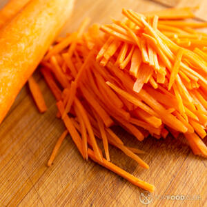 Нарезать морковь
