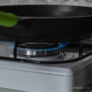 Разогреть сковороду