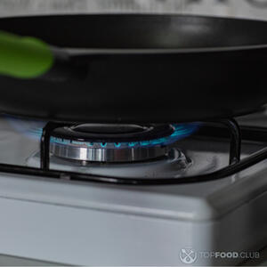 Разогреть сковороду