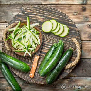 Нарезать цуккини