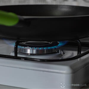 Разогреть сковороду