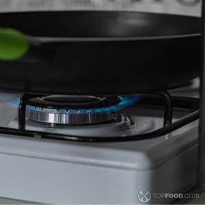 Разогреть сковороду