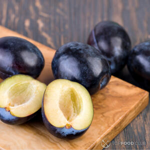 Нарезать сливы