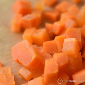 Нарезать морковь